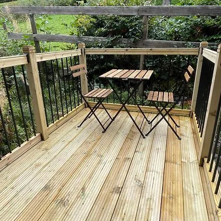 Le Bord Du Nant